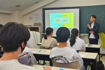 「騙されないためにはどうしたら良いのか。」生徒たちも真剣に話を聞いていました。