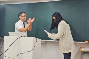 通信制高校　始業式　教室　校長　表彰　検定