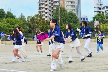 通信制高校 運動会 体育祭 グラウンド 仮装 応援 チアリーディング ダンス