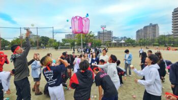 通信制高校 運動会 体育祭 グラウンド 仮装 応援 玉入れ