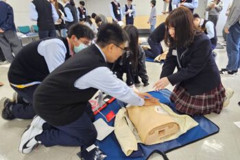 通信制高校 心肺蘇生 実践 見学 AED 心臓マッサージ 救急救命