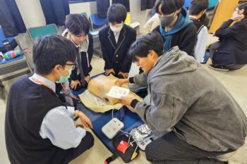 通信制高校 心肺蘇生 実践 見学 AED 心臓マッサージ 救急救命