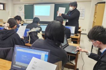 通信制高校 授業 プログラミング 生徒 先生 個別指導 パソコン