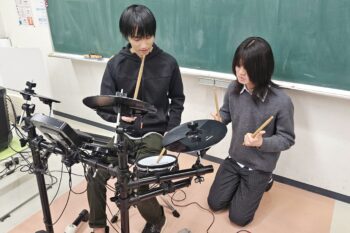 通新制高校　事前登校　体験授業　軽音楽　ドラム　交流　マンツーマン　指導