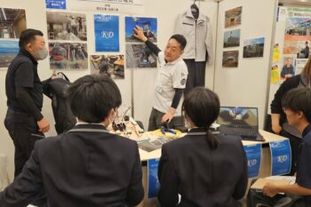 通信制高校 生徒 企業 説明会 写真 制服