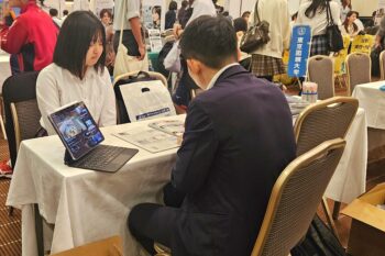 通信制高校 進学相談会 進路相談 職員 生徒