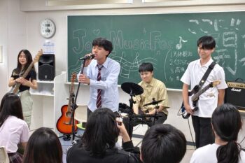 通信制高校　軽音楽　教室　ライブ　盛り上がり