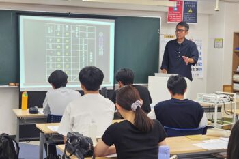 通信制高校　授業　夏期講習　国語　古典　受験勉強　生徒　教室