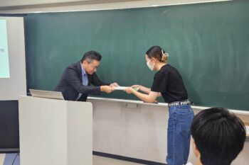 通信制高校　教室　始業式　校長先生　生徒　検定　部活　表彰　