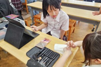 通信制高校 授業 メイク 練習 生徒